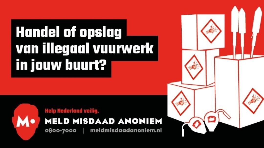 Een illustratie met rode en zwarte achtergrond. Dozen met vuurwerk en pijlen, en de tekst: ‘Handel of opslag van illegaal vuurwerk in jouw buurt?’ Onderaan staat het logo van Meld Misdaad Anoniem.
